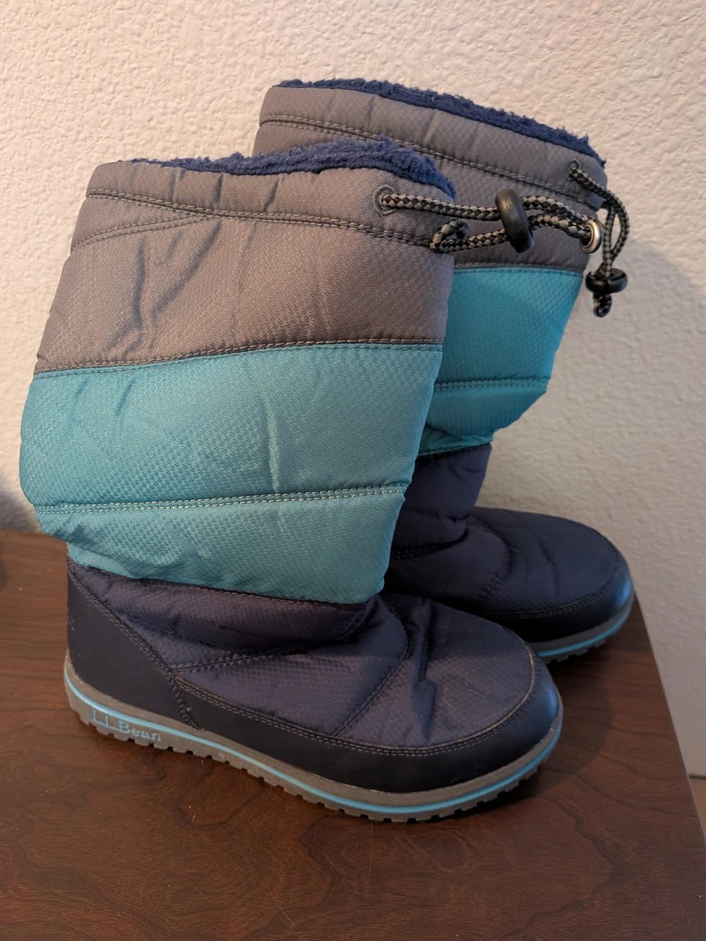L.L. Bean kids Snow Boots in Navy and Teal